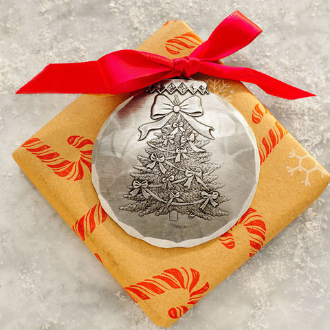 Wendell August Forge Christmas Tree Ornament – Joyful Holiday Ornament With Colorful Bows