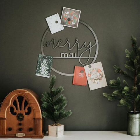 "Merry Mail" Magnetic Christmas Card Wreath - Script