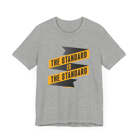 El Estándar Es El Estándar - The Standard is the Standard - Español Series - Banner - Short Sleeve Tee T-Shirt - YinzerShop