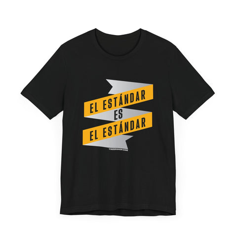 El Estándar Es El Estándar - The Standard is the Standard - Español Series - Banner - Short Sleeve Tee T-Shirt - YinzerShop