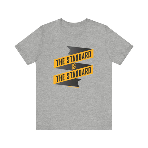 El Estándar Es El Estándar - The Standard is the Standard - Español Series - Banner - Short Sleeve Tee T-Shirt - YinzerShop