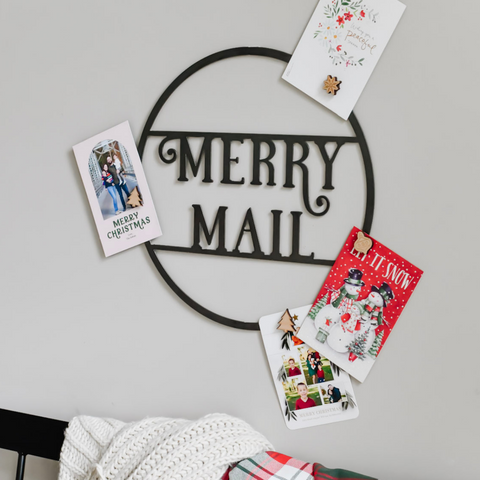 "Merry Mail" Magnetic Christmas Card Wreath - Santa Font