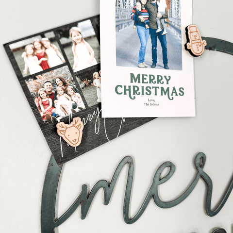 Magnetic Christmas Card Wreath - Merry Mail Script Font Holiday Card Holder Wall Decor - YinzerShop