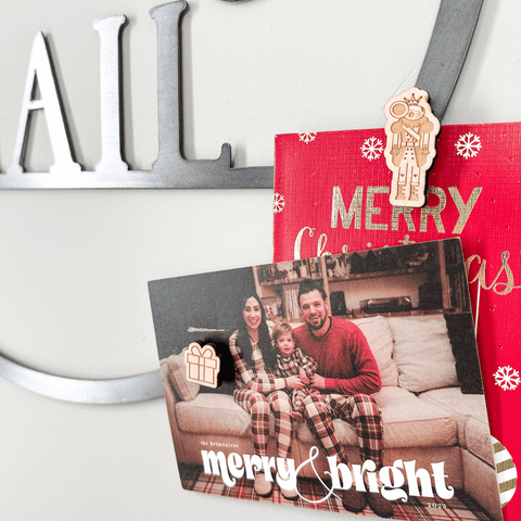 Magnetic Christmas Wreath - Steel Card Holder | Festive Holiday Decor With Santa Font Wall Decor - YinzerShop