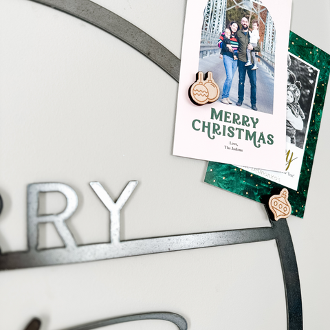 Merry Christmas Sign - Magnetic Holiday Circle Steel Wall Decor Display