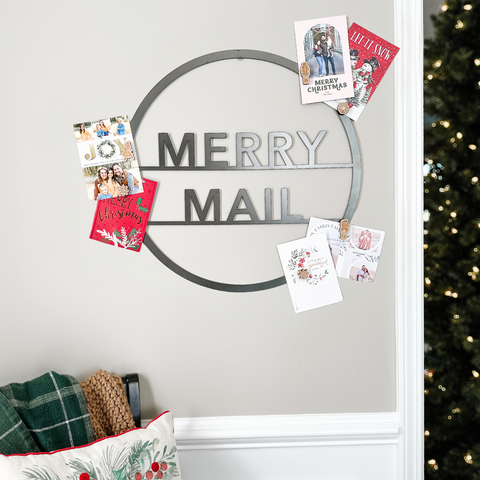"Merry Mail" Magnetic Christmas Card Wreath - Sans Serif