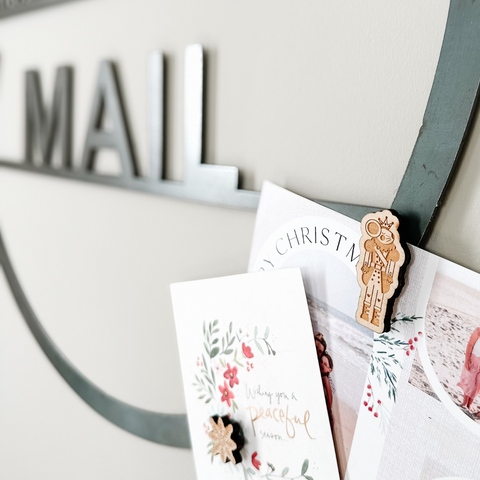 "Merry Mail" Magnetic Christmas Card Wreath - Sans Serif