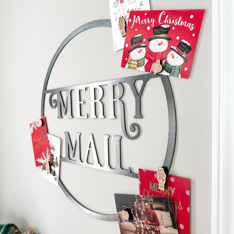 "Merry Mail" Magnetic Christmas Card Wreath - Santa Font