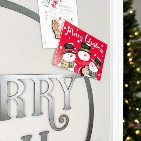 "Merry Mail" Magnetic Christmas Card Wreath - Santa Font
