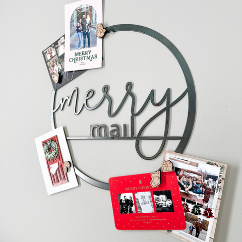 "Merry Mail" Magnetic Christmas Card Wreath - Script