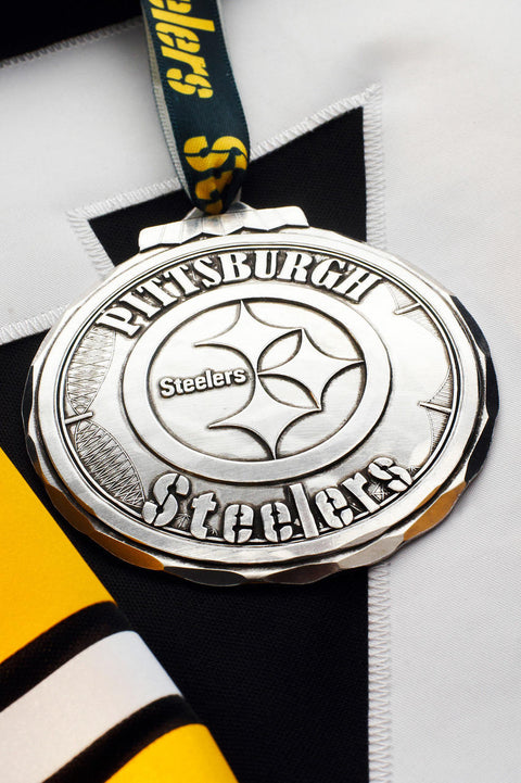 Pittsburgh Steelers Classic Round Ornament (Aluminum)