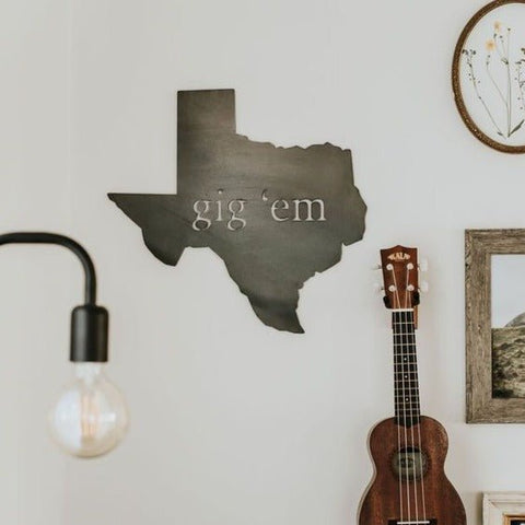 Texas Gig Em Wall Decor – Recycled Steel Metal Wall Art | Rust Resistant Sign Wall Decor - YinzerShop
